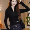 Playera Básica de Cuello Medio Alto con Cremallera y Estampado de Letras para Mujer Otoño 2025 Nueva Moda Adelgazante Elástica Estilo Extranjero