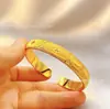 Novo Bracelete Estrela de Quatro Pontas Antiga Escovada Brilhante Imitação de Ouro Estilo Chinês para Mulheres, Pulseira Aberta Simples de Luxo Leve Lisa Sólida