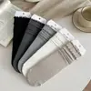Meias de padrão de bolo em camada dupla, meias femininas de cano médio, novos estilos de outono, preto, branco e cinza, meias com babados, meias listradas estilo coreano com bordas festonadas
