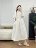 Nuevo Estilo Otoño 2026: Vestido de Mujer Holgado de Manga Larga con Pliegues y Cuello Alto Artístico Tendencia al por Mayor