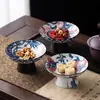 Plato de postre pintado en azul y blanco con pie alto, plato para frutos secos y pasteles de salón de té, plato pequeño de cerámica para frutas para uso doméstico, plato de té y postre para ofrendas budistas