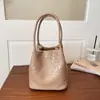 Moda Europea y Americana Textura Tejida Bolso de Cubo de Mano para Mujer Nuevo Otoño Retro Estilo Ins Texturizado Casual Bolso de Mano