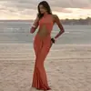 Moda de otoño para mujeres europeas y americanas: Novedades con un diseño de top corto de moda, vestidos de cuello halter y vestidos largos que acentúan la figura, creando un look chic y sexy