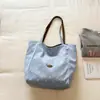Bolsa tote dupla face com estampa floral de bolinhas branco leitoso, estilo japonês e coreano suave, bolsa de ombro versátil para estudantes universitários e compras