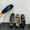 Sapatos Mary Jane retrô de bico quadrado com fivelas de metal, nova coleção feminina 2026, estilo versátil e delicado, sapatilhas de calçar fácil com bico baixo