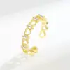 Anillo de corazón hueco de diseño estilo coreano para mujer, estilo nicho, anillo de lujo ligero, cobre incrustado con circonio, joyería galvanizada en oro real