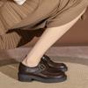 Sapatos de Couro Vintage Outono e Inverno Novo Estilo Britânico Sapatos Marrons de Salto Grosso Fivela Lateral Confortáveis Versáteis Mocassins Femininos