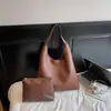 Bolsa de Mão Versátil com Textura de Nicho Cor Sólida Retro Bolsa de Ombro Grande Capacidade para Mulheres Uso Diário Casual Bolsa Tote Simples