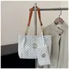 Bolso tote de gran capacidad para mujer, nuevo bolso de hombro de moda 2025 para ir al trabajo, bolso de mano versátil de cuero suave