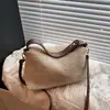 Bolsa de palha de verão estilo pastoral para mulheres, nova coleção 2026, bolsa de mão retrô plissada color block, bolsa transversal versátil