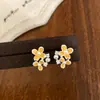 Brincos de Pino Florais com Gotejamento de Óleo de Verão Simples Personalizados Frescos Doce Senso de Design Nicho Versátil Ornamentos de Orelha de Pérola Brilhante