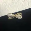 Broche Laço de Pérola para Mulheres, Alfinete Fashion com Pedrarias, Acessório Decorativo para Roupas, Corsage Elegante e Versátil