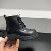 Botas estilo Martin de mezclilla retro para niños con decoración de encaje calado, nuevas botas Chelsea de una sola pieza Otoño 2026