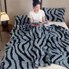Manta de Regalo Amazon Temu Transfronteriza Catiónica de Una Capa de Doble Cara con Patrón de Cebra Manta de Franela para Siesta