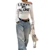 Sudadera cruzada americana de moda para mujer, de un solo hombro, con estampado de letras, para principios de primavera, top elegante de manga larga con retazos, corte ajustado.