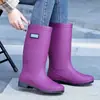 Botas de chuva impermeáveis, estilo moderno de cano médio, confortáveis, com sola grossa, design de cano alto, modelo feminino, grossas e reforçadas, duráveis