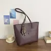 2026 Nova Moda Estilo Coreano Versátil Nicho Bolsa Tote de Grande Capacidade com Toque de Luxo, Bolsa de Ombro e Transversal de Grande Capacidade