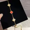 Tesouro Vermelho Quatro Folhas! Pulseira de Flor de Quatro Pétalas em Acetato com Zircônia Super Brilhante Luxo Leve Nicho Joia de Mão Simples e Fashion para Mulheres