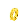 Anel Dourado Estilo Antigo Gelo Triturado para Mulheres, Temperamento de Luxo Leve, Design Céu Estrelado, Anéis de Casal, Versátil, Sensação de Alto Padrão, Novo Modelo
