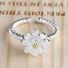 Dz Anillo de Flor Margarita para Mujer Nicho Dulce Delicado Anillo para Dedo Índice Elegante Simple Lujo Ligero Joyería Versátil