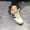 Sapatos Brancos de Couro Bovino de Primeira Camada para Mulheres com Forro Simples e Veludo Respirável Lançamento Primavera/Verão 2025 Novo Estilo Esportivo Casual com Sola Grossa Sapatos Forrest Gump