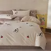 Juego de ropa de cama de cuatro piezas de algodón cepillado tipo caricatura con bordado de toalla, adecuado para dormitorios, juego de tres piezas para estudiantes, no cálido, ropa de cama engrosada