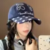 Gorra de béisbol con bordado de oso de lunares estilo coreano para mujer, perfecta para primavera y verano, versátil, estiliza el rostro, casual y protectora del sol