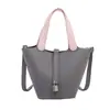 Tendencia transfronteriza bolso de cubo de mano fresco para mujer 2026 verano nuevo bolso de hombro único con bloques de color empalmados bolso cruzado para el trabajo