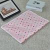 Manta para mascotas transfronteriza cubierta para dormir es de cuatro estaciones cálida de forro polar de coral huella de pata manta para perros tapete para gatos venta al por mayor