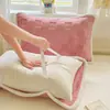 Um Par de Fronhas de Amarrar que são Resistentes a Manchas, Não Formam Bolinhas, Anti-Queda e Previnem que o Óleo do Cabelo Manche o Travesseiro