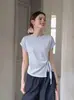 Top Corto con Cintura Fruncida y Tirante Irregular para Mujer Verano Nuevo Diseño con Sentido Nicho Camiseta de Manga Corta con Hombro Normal 16906