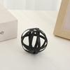 Moderno Minimalista Alambre de Metal Negro Esfera de Alambre Arte de Hierro Ferretería Jaula de Alambre de Hierro Pantalla Lámpara Accesorios de Iluminación Forma Geométrica Hecho de Hierro