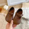 Zapatos Mary Jane Estilo Retro Francés para Niñas Colección Principios de Otoño 2026 Zapatos Planos Versátiles para Niñas Pequeñas de Correa Única Redondos