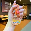Llavero de amor con arena movediza acrílica regalo al por mayor colgante para mochila escolar llavero con colgante de corazón lindo con arena movediza