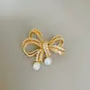 Broche circular de perlas de agua dulce de alta gama, exquisita y sofisticada decoración de pin para abrigo estilo Chanel