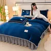 Conjunto de Quatro Peças de Lã Leite Espessa e Quente para Outono e Inverno Cor Sólida Estilo Saia de Cama de Luxo Leve Conjunto de Três Peças de Flanela de Alta Gramatura