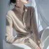 Cardigan de Tricô Roxo Super Estiloso com Gola Alta para Mulheres, Novo Estilo de Inverno com um Visual de Luxo Inspirado na Chanel, Top de Camada Base Emagrecedor
