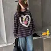 Roupa Infantil Conjunto Casual para Meninas 2026 Outono Novo Estilo Crianças Médias e Grandes Camiseta Listrada com Desenho Calça Jeans Roupa de Outono Infantil