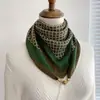 Bufanda Cuadrada Pequeña de Protección Magnética para el Cuello 2024 Nueva Bufanda Cuadrada de Otoño e Invierno Bufanda Triangular de Seda para Mujer Chal Bufanda de Alta Calidad a Prueba de Viento