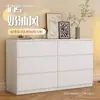 Armario de almacenamiento minimalista y moderno para dormitorio, adecuado para apartamentos pequeños, en una paleta de colores cremosos, con cinco cajones y múltiples estantes