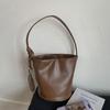 Bolsos de Mujer de Moda de Este Año, Gran Capacidad, Nuevos Modelos 2025, Bolsos de Hombro y Axila Simples y Versátiles, Bolsos Cubo Texturizados Populares