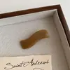 Clip de Acetato Versátil Sencillo Etiqueta Dorada Curva de Letra Pinza de Pato Estilo Moda Celebridad de Internet Blogger Mismo Estilo Pinza para el Cabello Pinza Lateral