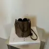 Bolsa de Mão Estilo Balde Liso Exquisito com Pregas e Cordão para Mulheres, Nova Moda Outono 2026, Bolsa de Ombro Transversal Fashion e Única