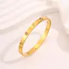 Pulsera de titanio con tachuelas de tornillo y diamantes incrustados, de marca moderna para mujer, a la moda, versátil, simple, elegante, sensación de alta gama, con forma de cruz
