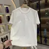Nova Camiseta Curta com Gola Redonda Solta e Tachas Rivet, Moda Primavera Versátil Casual Qualidade Tendência para Homens