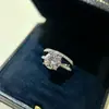 Anillo de Plata de Ley S925 Artesanía Fina Gama Alta Cuatro Garras Fila Completa de Diamantes Diamante Simulado Dos en Uno Luz Lujo Versátil Reemplazo para Mujeres
