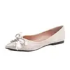 Sapatos rasos franceses de bico fino com laço de strass, temperamento versátil, sola macia, não cansam os pés, boca rasa, tamanho grande, sapatos femininos