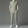 Conjunto Casual Masculino de Seda Gelada Suave Verão Novo Jovem Camiseta de Manga Curta com Lapela Calça Esportiva Conjunto de Duas Peças para Homens