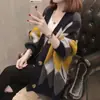 Cárdigan de Punto con Bloques de Color y Cuello en V 2025 Nuevo Ropa de Exterior para Primavera y Otoño Estilo Coreano Holgado Aspecto Adelgazante Chaqueta de Moda con Patrón de Rombo