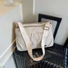Bolsa feminina de nylon multicamadas estilo japonês, modelo 2025, moderna, casual, esportiva, com grande capacidade e versátil, ideal para usar no ombro ou na transversal.